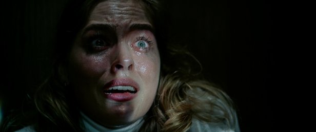 e cineva la tine acasa - leda edge