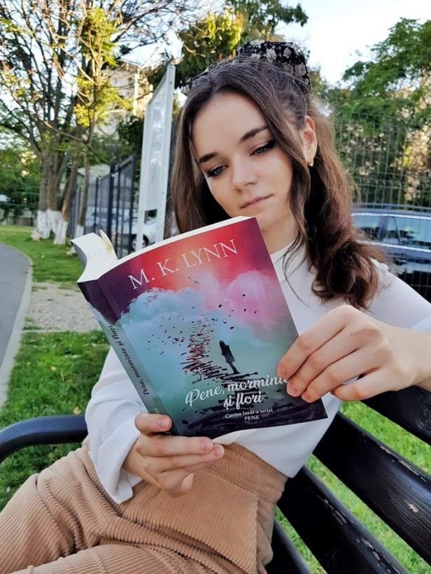 M.K. Lynn - Pene, morminte si flori